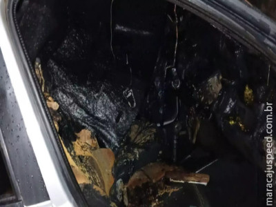 Dupla briga em festa, incendeia carro e acaba presa em Ladário