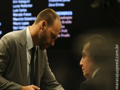 Moraes manda DPU assumir a defesa de Eduardo Bolsonaro no STF