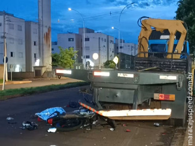 Jovem morre após bater em caminhão estacionado em Dourados