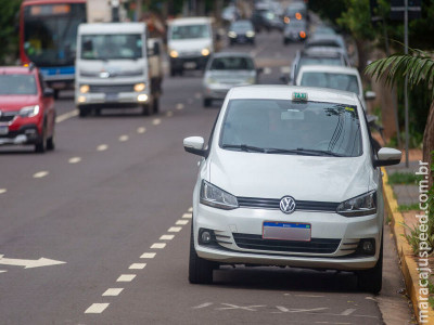 Táxis que completaram 10 anos poderão rodar por mais 6 meses