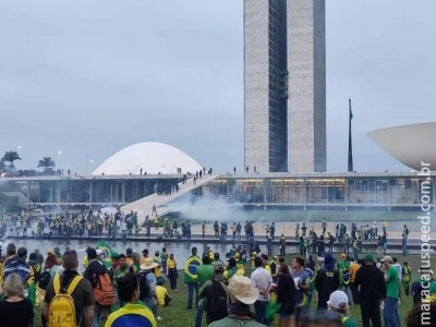 8 de janeiro: poderes estremecidos no ato pela democracia