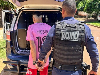 Homem é flagrado com porções de cocaína 