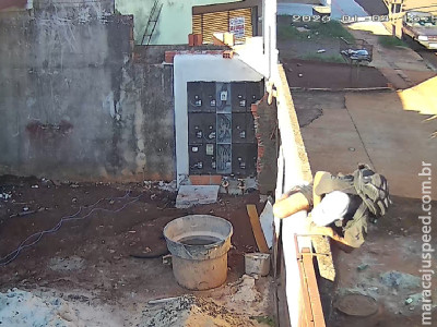 Homem pula muro para furtar R$ 15 mil em fiação de obra