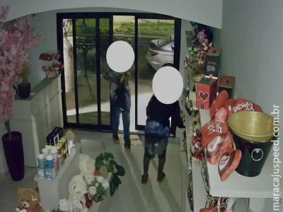 Suspeitos de invadirem floricultura são presos em flagrante