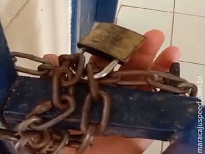 Em protesto, pais fecham escola indígena e cobram melhorias