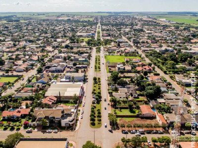 Homem é encontrado esfaqueado no meio da rua 