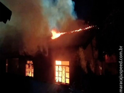 Homens brigam em pizzaria e ateiam fogo em casa de Dourados 