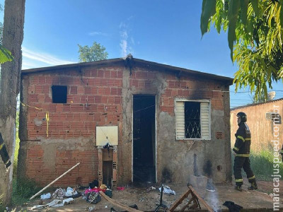 Incêndio destrói casa no Nova Campo Grande 