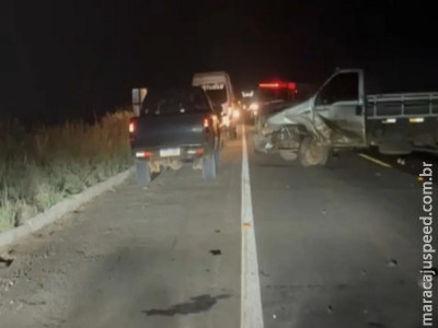 Acidente com três veículos deixa dois feridos na BR-060