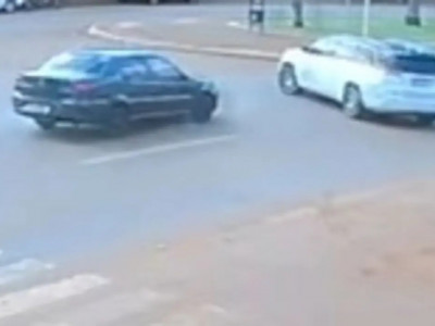 acidente termina com tombamento de Jeep