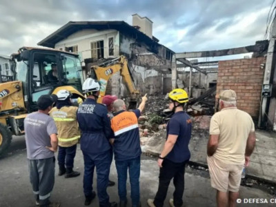 Bombeiros localizam quarta vítima da queda de avião no RS