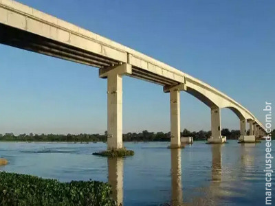 Equipe técnica estuda possíveis danos estruturais na ponte