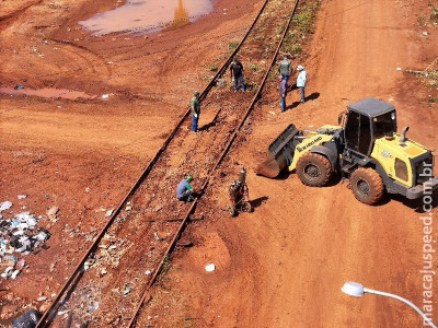 Sidrolândia inicia retirada de trilhos de antiga linha férrea