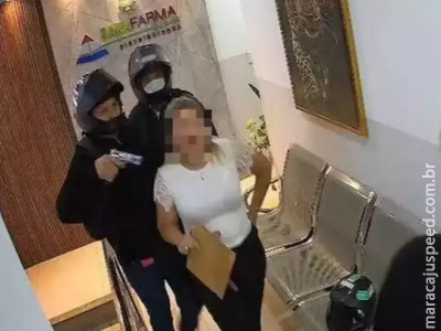 Dupla rende funcionários de farmácia e acaba presa durante fuga