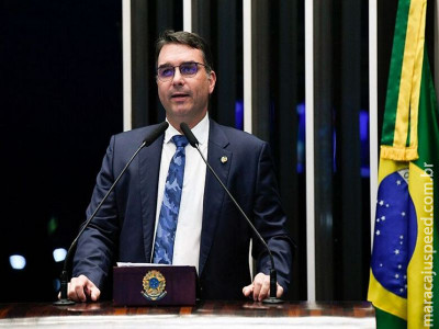 Voo de Flávio Bolsonaro pousa no Equador em escala para Miami