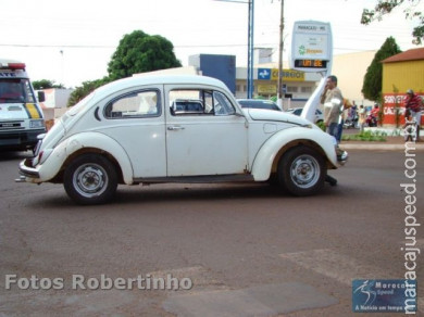 Colisão entre moto e carro no centro de Maracaju