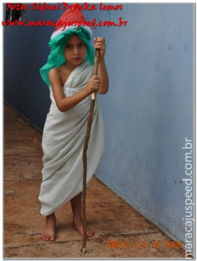 Creche Maria Delphina realiza apresentação de natal com crianças e emociona pais