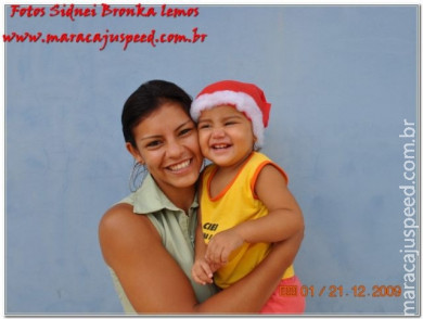 Creche Maria Delphina realiza apresentação de natal com crianças e emociona pais