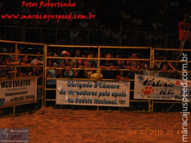 Público lotou arquibancadas na abertura da 5ª Etapa Maracaju de Rodeio Nacional