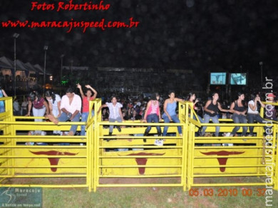 Público lotou arquibancadas na abertura da 5ª Etapa Maracaju de Rodeio Nacional