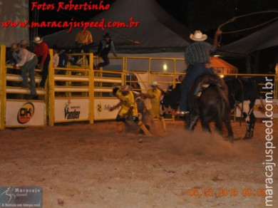 Público lotou arquibancadas na abertura da 5ª Etapa Maracaju de Rodeio Nacional