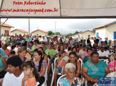 Azambuja, Rigo, Zé Teixeira, Moka e Marun entregam 120 casas em Maracaju