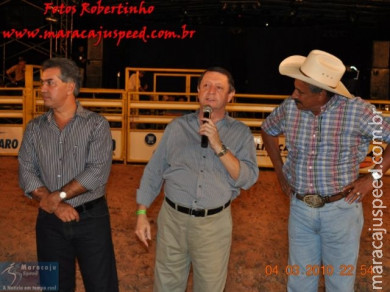 Público lotou arquibancadas na abertura da 5ª Etapa Maracaju de Rodeio Nacional