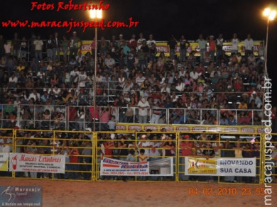 Público lotou arquibancadas na abertura da 5ª Etapa Maracaju de Rodeio Nacional