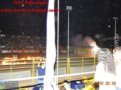 Público lotou arquibancadas na abertura da 5ª Etapa Maracaju de Rodeio Nacional
