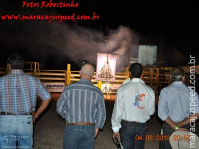 Público lotou arquibancadas na abertura da 5ª Etapa Maracaju de Rodeio Nacional