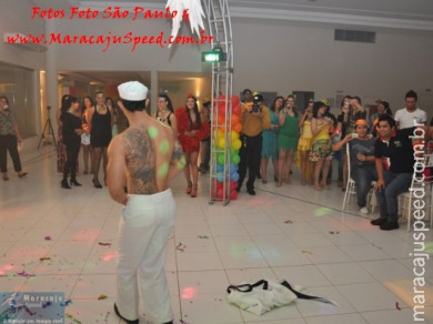 “Uma Noite Além do Arco-Íris” foi esse o tema da festa de aniversário de Elvis