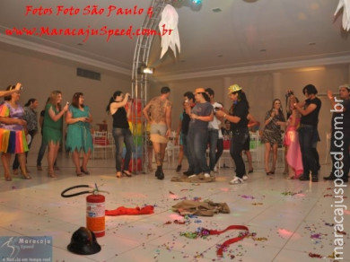 “Uma Noite Além do Arco-Íris” foi esse o tema da festa de aniversário de Elvis