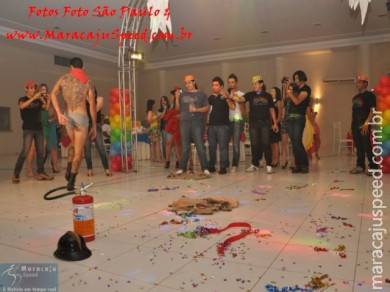 “Uma Noite Além do Arco-Íris” foi esse o tema da festa de aniversário de Elvis