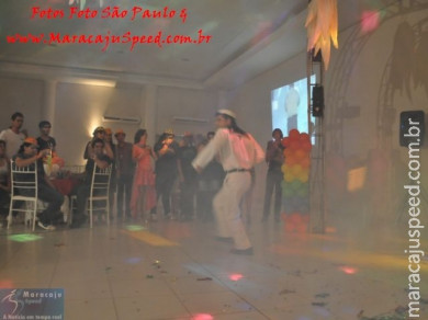 “Uma Noite Além do Arco-Íris” foi esse o tema da festa de aniversário de Elvis