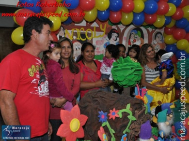 Aniversário de Nicoly realizado no úlitmo dia 30/07/2011.
