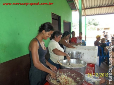 Almoço de Natal para as crianças da Vila Adrien 24/12/2011 
