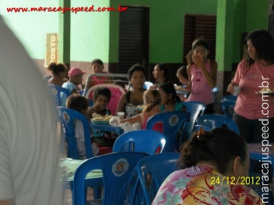 Almoço de Natal para as crianças da Vila Adrien 24/12/2011 