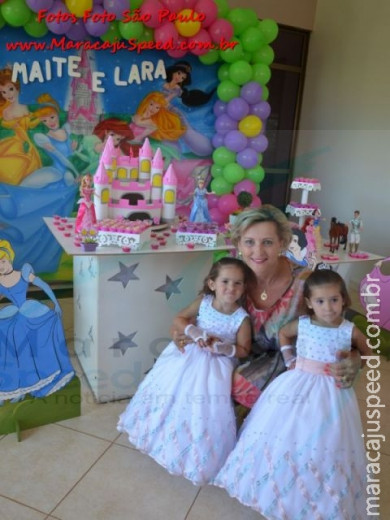 Aniversariantes 3 anos Naitê e Lara Pais Graziella e Claúdio