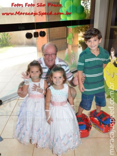 Aniversariantes 3 anos Naitê e Lara Pais Graziella e Claúdio