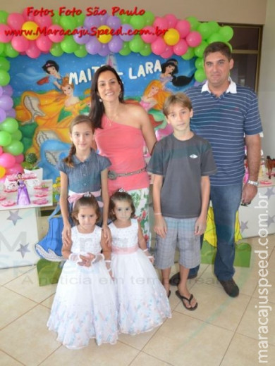 Aniversariantes 3 anos Naitê e Lara Pais Graziella e Claúdio