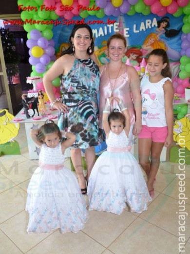 Aniversariantes 3 anos Naitê e Lara Pais Graziella e Claúdio