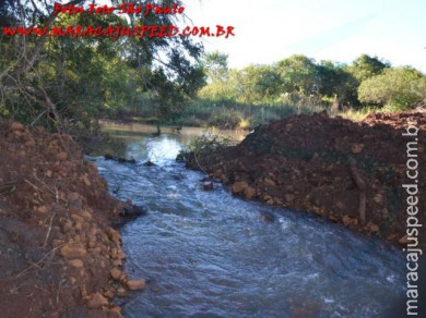 Fotos de degradação ambiental por obra da Prefeitura Municipal de Maracaju