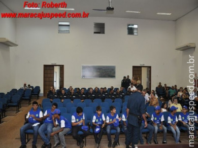 Programa Bom de Bola Bom na Escola forma 32 alunos em Maracaju