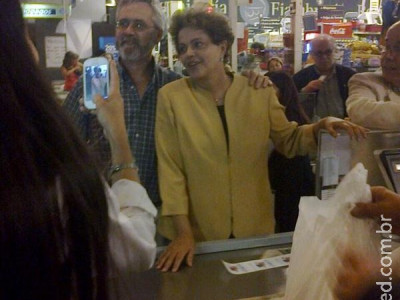 Dilma faz compras em supermercado de Montevidéu