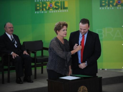 Dilma dá posse a ministro da Secom e defende liberdade de imprensa