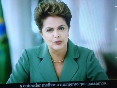  "Cala a boca, imbecil": Dilma é criticada no Twitter