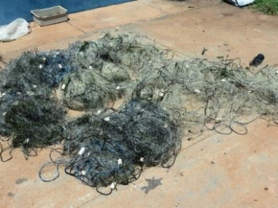 PMA apreende 5 redes, medindo 0,5 km e solta 10 kg de peixes vivos dos petrechos