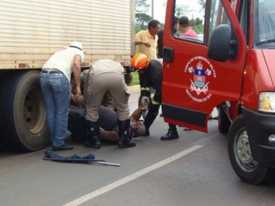 Motorista fica preso em carreta na MS-134 em Nova Andradina