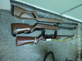 PMA prende caçador e apreende cateto abatido, três armas utilizadas em caçada e petrecho de pesca