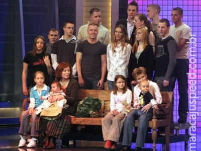 Alemã com 13 filhos está grávida de quadrigêmeos aos 65 anos